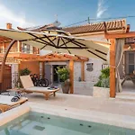 Luxury Finessa 2 With Heated Pool, Jacuzzi And Sauna ヴィラ