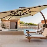 Luxury Finessa 2 With Heated Pool, Jacuzzi And Sauna *