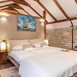 ヴィラ Luxury Finessa 2 With Heated Pool, Jacuzzi And Sauna