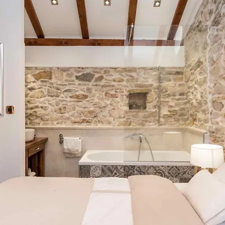 Villa Luxury Finessa 2 With Heated Pool, Jacuzzi And Sauna Skradin