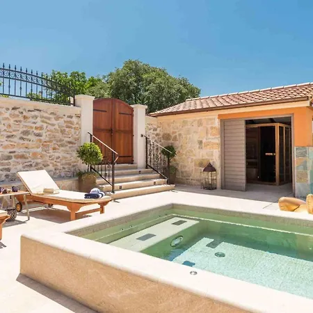 Luxury Finessa 2 With Heated Pool, Jacuzzi And Sauna Skradin