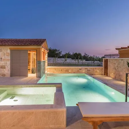 Luxury Finessa 2 With Heated Pool, Jacuzzi And Sauna *