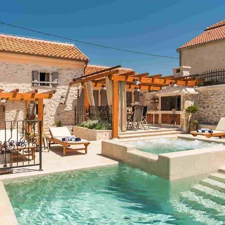 Luxury Finessa 2 With Heated Pool, Jacuzzi And Sauna * Skradin