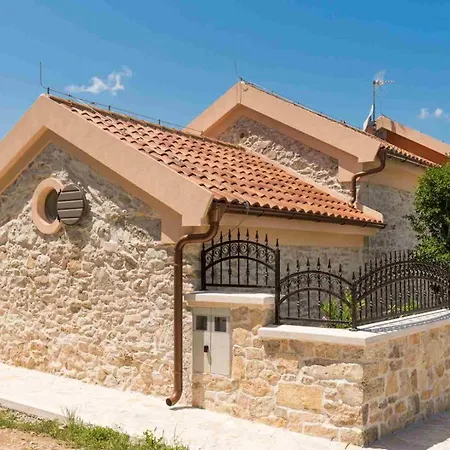 Villa Luxury Finessa 2 With Heated Pool, Jacuzzi And Sauna