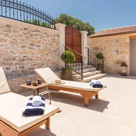 Luxury Finessa 2 With Heated Pool, Jacuzzi And Sauna Villa Skradin