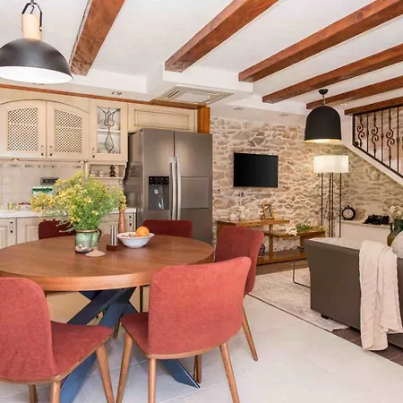 Villa Luxury Finessa 2 With Heated Pool, Jacuzzi And Sauna