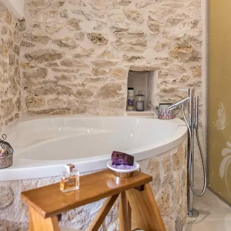 Villa Luxury Finessa 2 With Heated Pool, Jacuzzi And Sauna