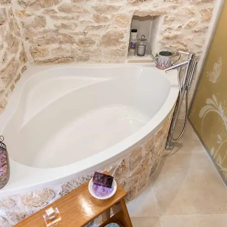 Luxury Finessa 2 With Heated Pool, Jacuzzi And Sauna *