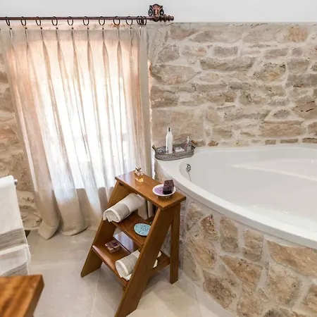 Luxury Finessa 2 With Heated Pool, Jacuzzi And Sauna Skradin