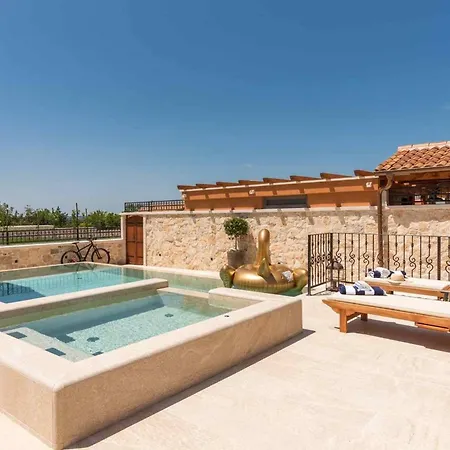 Luxury Finessa 2 With Heated Pool, Jacuzzi And Sauna