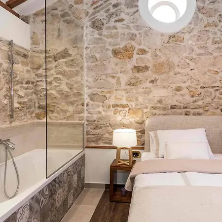 Luxury Finessa 2 With Heated Pool, Jacuzzi And Sauna Skradin