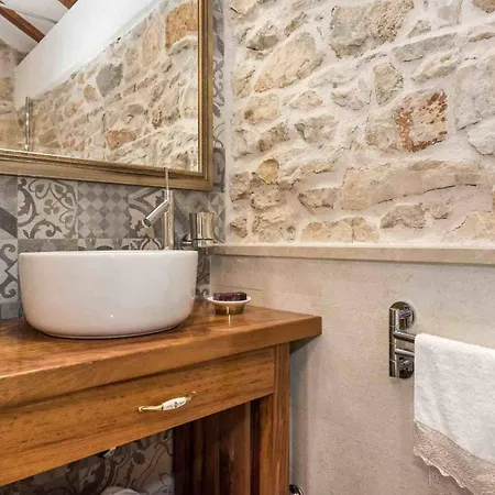Luxury Finessa 2 With Heated Pool, Jacuzzi And Sauna Skradin