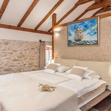 Luxury Finessa 2 With Heated Pool, Jacuzzi And Sauna Skradin