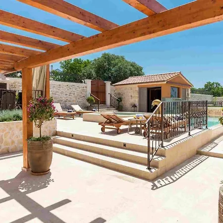 Luxury Finessa 2 With Heated Pool, Jacuzzi And Sauna