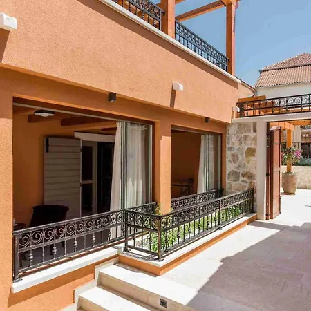 ヴィラ Luxury Finessa 2 With Heated Pool, Jacuzzi And Sauna