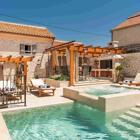 Willa Luxury Finessa 2 With Heated Pool, Jacuzzi And Sauna *