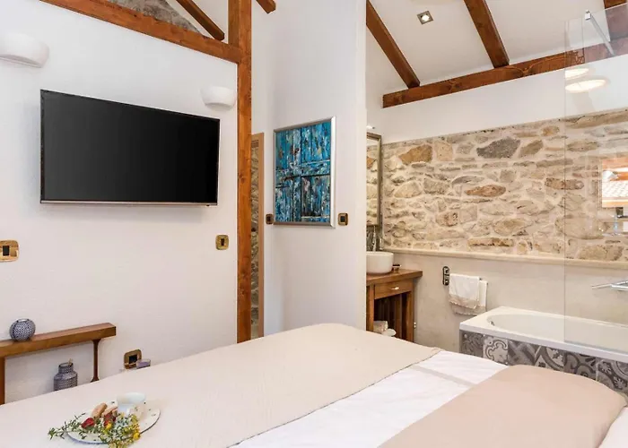 Luxury Finessa 2 With Heated Pool, Jacuzzi And Sauna Willa Skradin