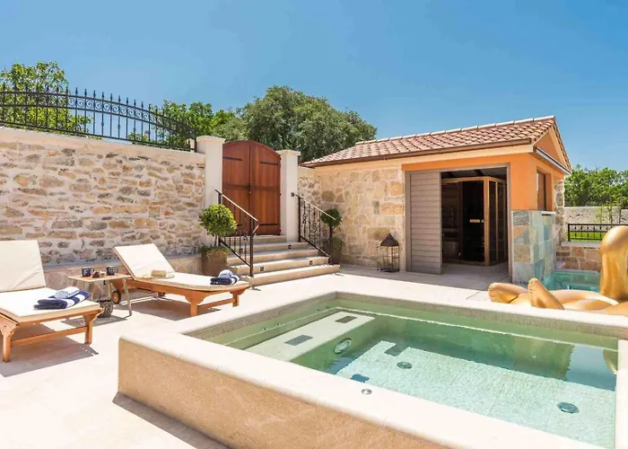 Luxury Finessa 2 With Heated Pool, Jacuzzi And Sauna Skradin