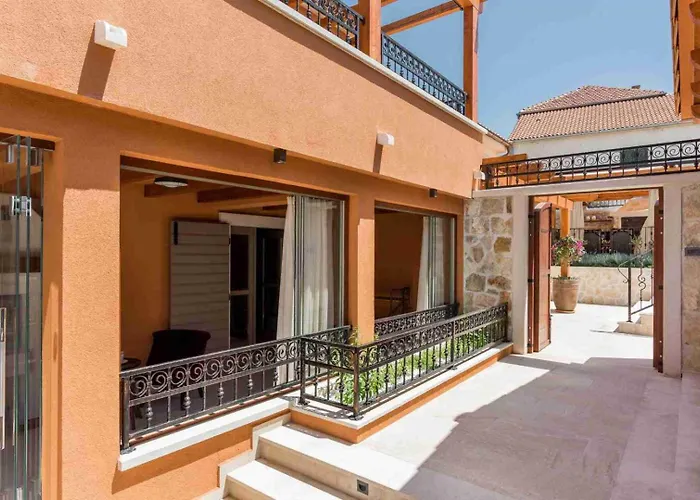 Luxury Finessa 2 With Heated Pool, Jacuzzi And Sauna 别墅 *