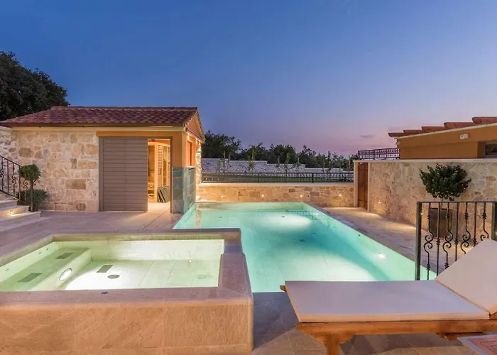 Luxury Finessa 2 With Heated Pool, Jacuzzi And Sauna *