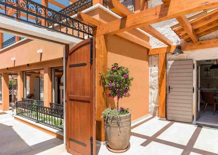 Luxury Finessa 2 With Heated Pool, Jacuzzi And Sauna 别墅