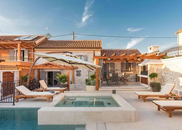 Willa Luxury Finessa 2 With Heated Pool, Jacuzzi And Sauna