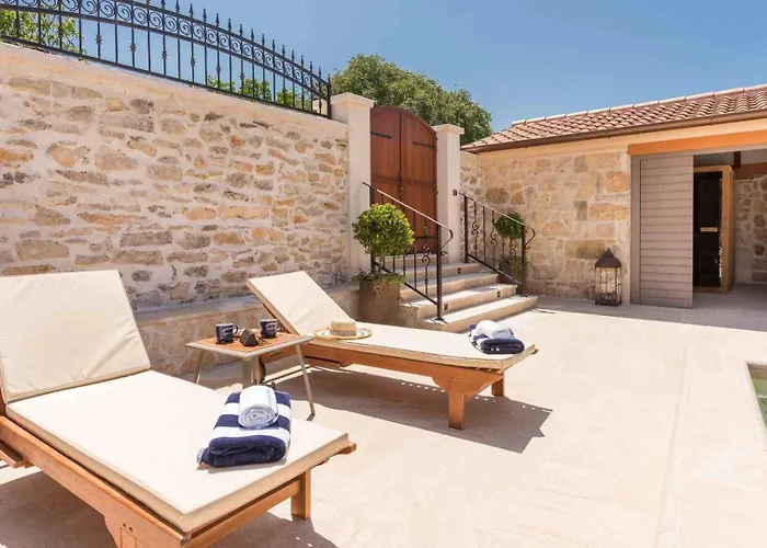 Luxury Finessa 2 With Heated Pool, Jacuzzi And Sauna 别墅 斯克拉丁