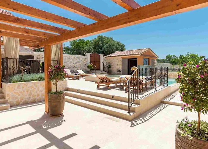 Luxury Finessa 2 With Heated Pool, Jacuzzi And Sauna *