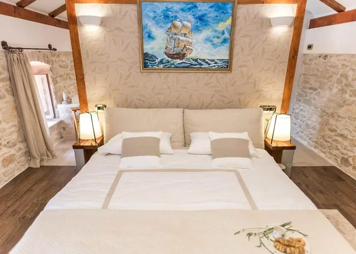 Luxury Finessa 2 With Heated Pool, Jacuzzi And Sauna 斯克拉丁