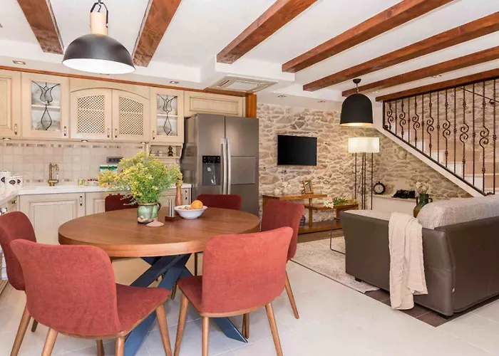 Villa Luxury Finessa 2 With Heated Pool, Jacuzzi And Sauna