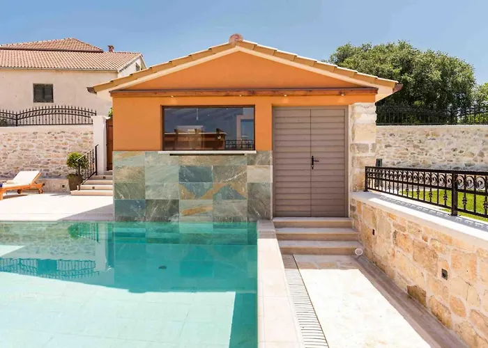 Willa Luxury Finessa 2 With Heated Pool, Jacuzzi And Sauna Skradin