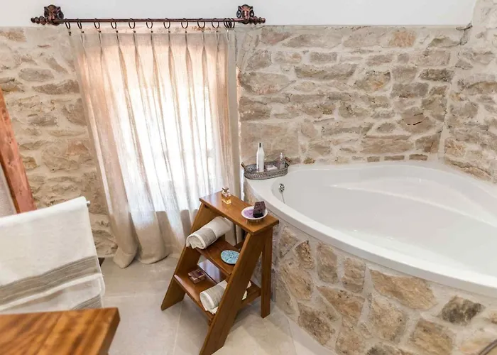 Luxury Finessa 2 With Heated Pool, Jacuzzi And Sauna 斯克拉丁