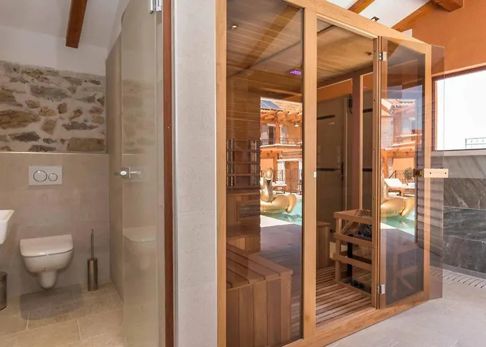 Luxury Finessa 2 With Heated Pool, Jacuzzi And Sauna