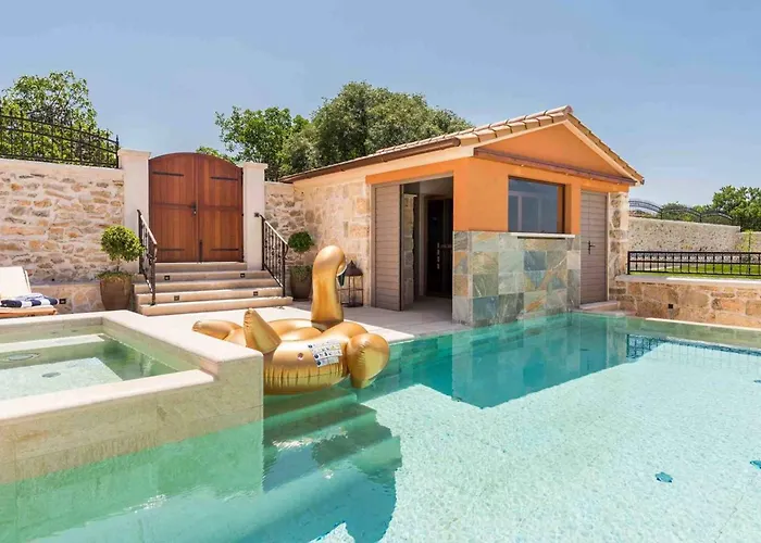 Villa Luxury Finessa 2 With Heated Pool, Jacuzzi And Sauna Skradin