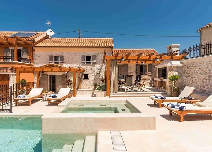 Luxury Finessa 2 With Heated Pool, Jacuzzi And Sauna Skradin