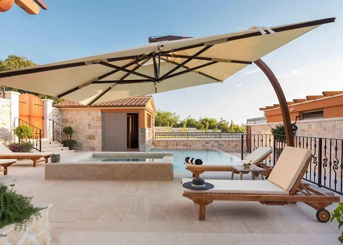 Luxury Finessa 2 With Heated Pool, Jacuzzi And Sauna *