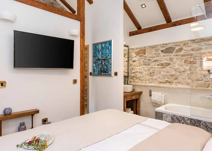 Villa Luxury Finessa 2 With Heated Pool, Jacuzzi And Sauna