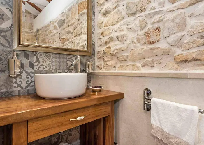 Luxury Finessa 2 With Heated Pool, Jacuzzi And Sauna Skradin