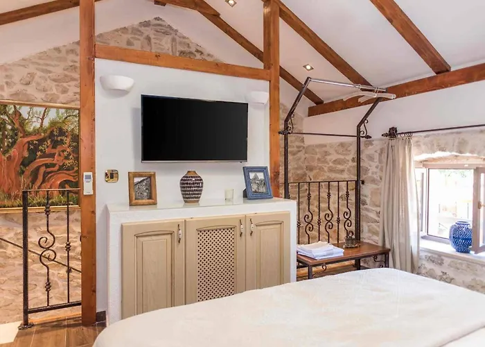 Villa Luxury Finessa 2 With Heated Pool, Jacuzzi And Sauna Skradin