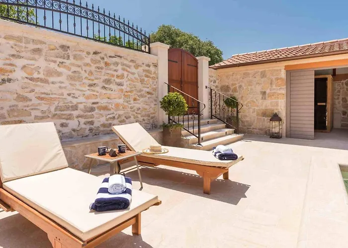 Luxury Finessa 2 With Heated Pool, Jacuzzi And Sauna