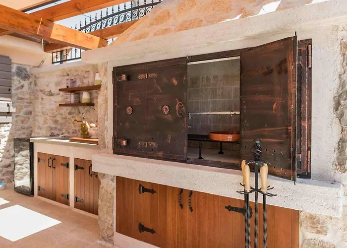 Villa Luxury Finessa 2 With Heated Pool, Jacuzzi And Sauna *