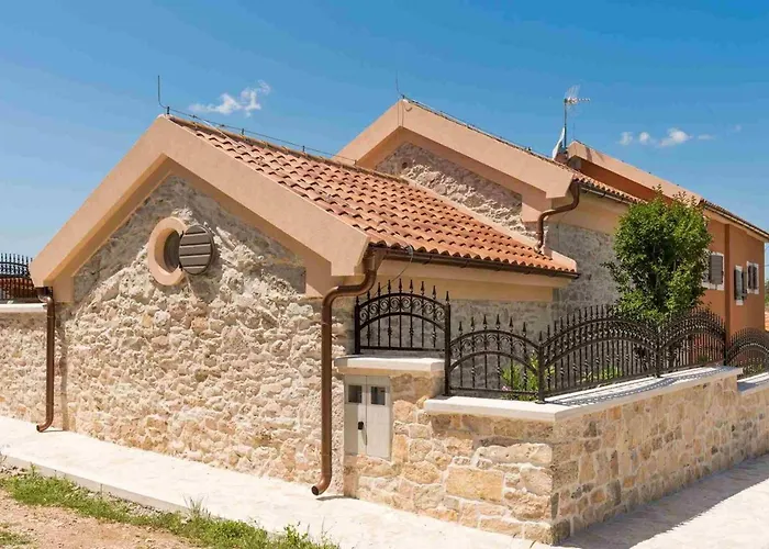 Villa Luxury Finessa 2 With Heated Pool, Jacuzzi And Sauna *