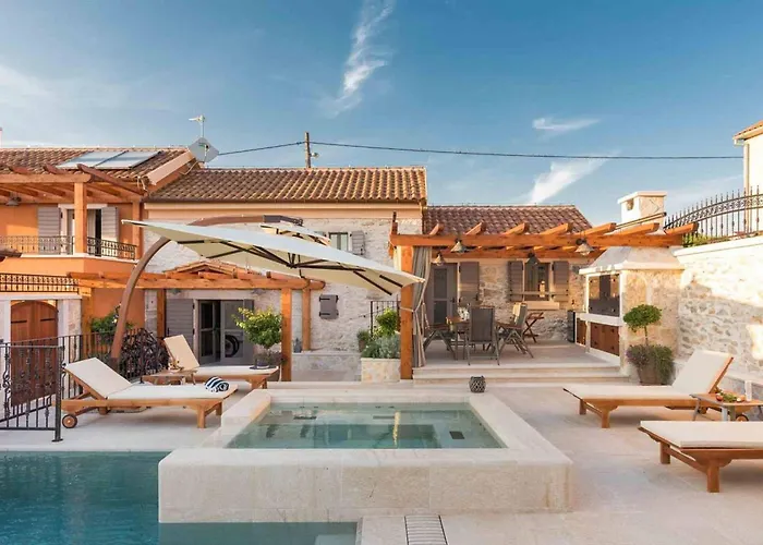 Luxury Finessa 2 With Heated Pool, Jacuzzi And Sauna *